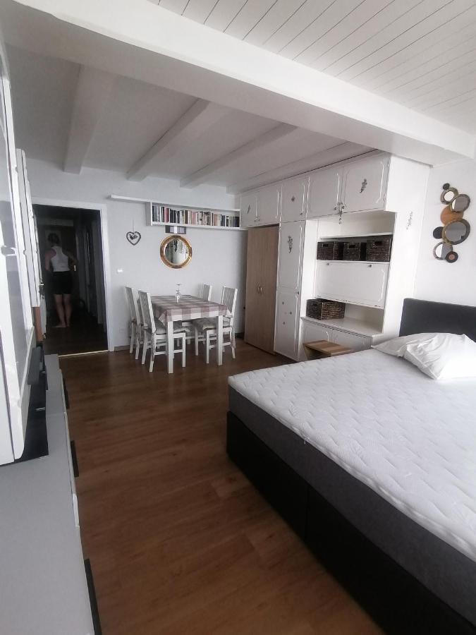 Haus Enzian - Apartment Gerlitzen Kanzelhohe Buitenkant foto